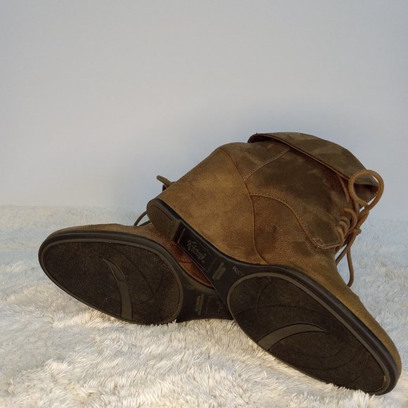 Fioni Wedge Booties - Picture 6 of 9